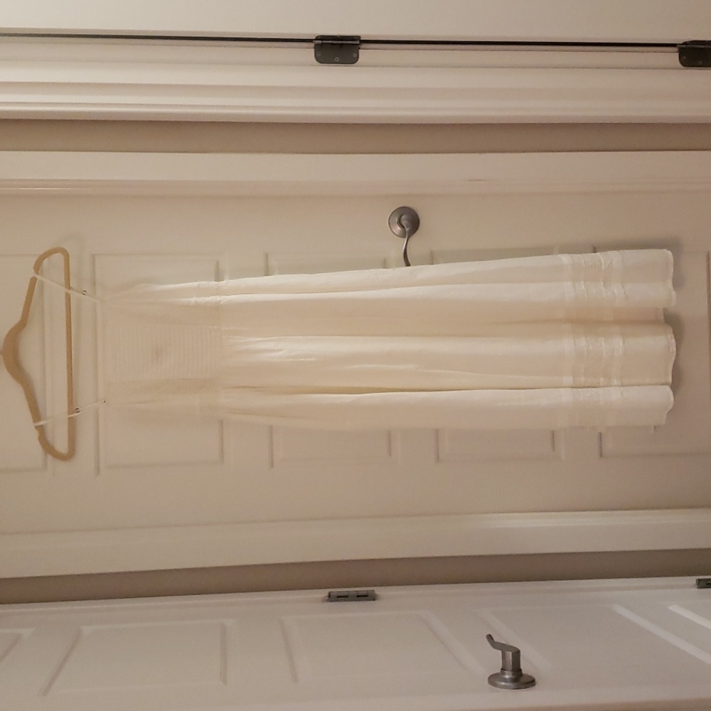 Beautiful white dress with pockets